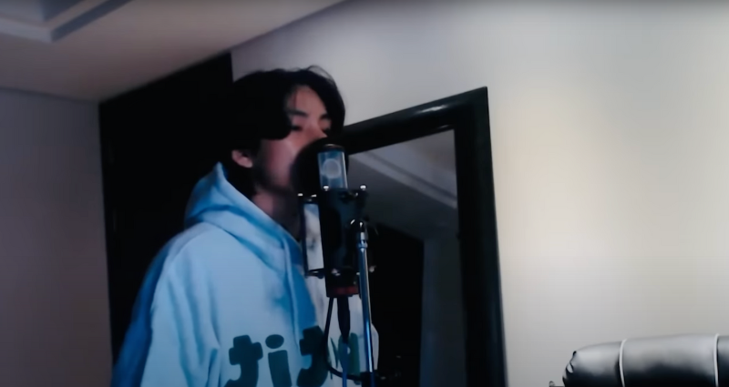 Bts S V Gifts Army His Cover Of It S Beginning To Look A Lot Like