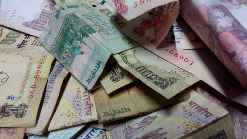 India in Chaos as Citizens Scramble to Deposit Discontinued Banknotes