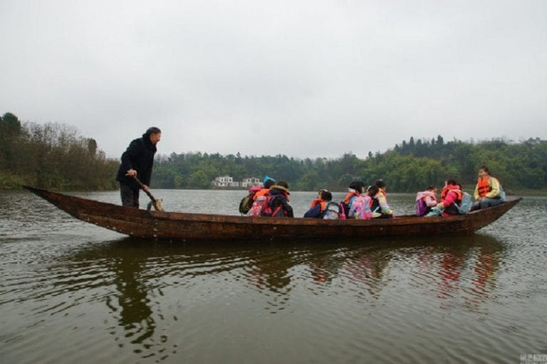 Chinese Teacher Has Been Ferrying His Kids to School For the Last 10 Years
