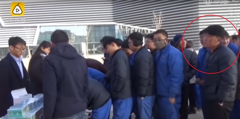 Chinese Company Gifts Workers the Cheapest New Year’s Bonus Possible