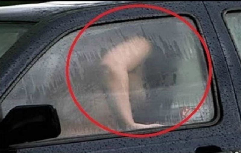 Chinese Man Almost Killed by Thieves While Having CAR SEX in Africa