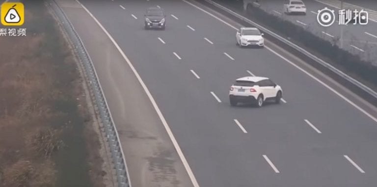 Chinese Driver Totally Thinks It’s Fine To Drive the Wrong Way on Freeway