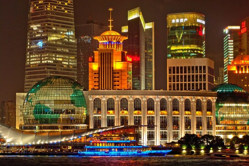 Nearly 1,600 Foreigners Became Permanent Residents in China in 2016