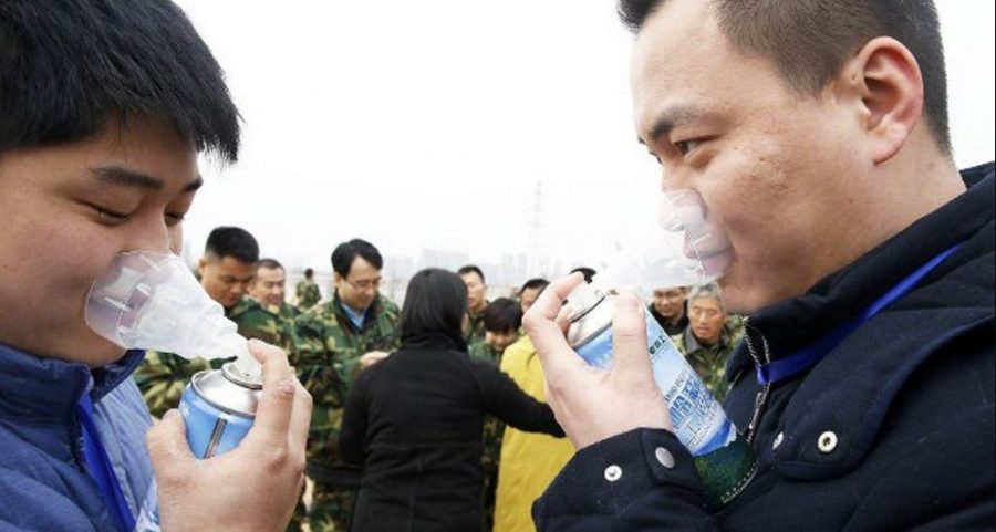 $3 Cans of Fresh Mountain Air Now Sold in Chinese Town