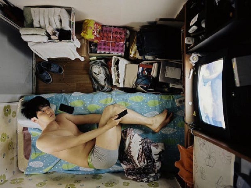 Photographer Spends Three Years Capturing the Living Conditions of South Korea’s Poor