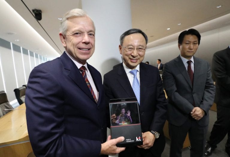 Korean Telecom and Verizon Just Made the First Ever International Hologram Call