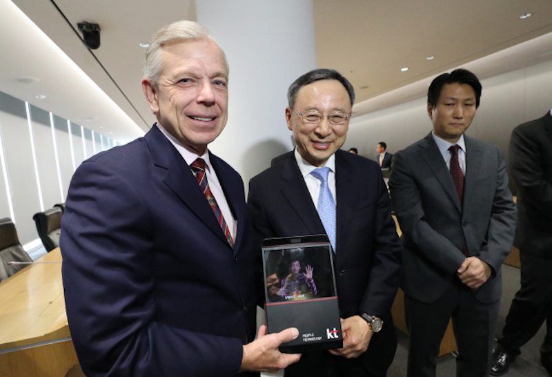 Korean Telecom and Verizon Just Made the First Ever International Hologram Call