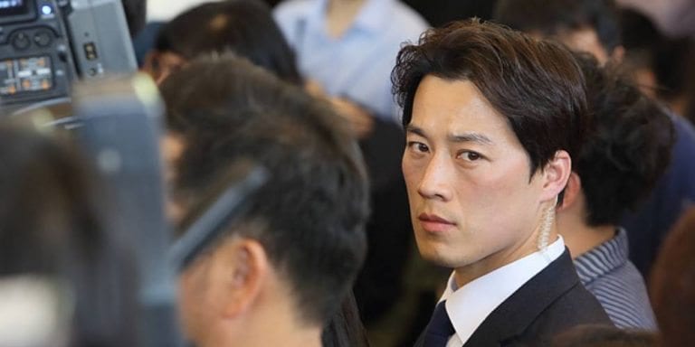 South Korea President’s Hot Bodyguard is Making the Internet Thirsty AF