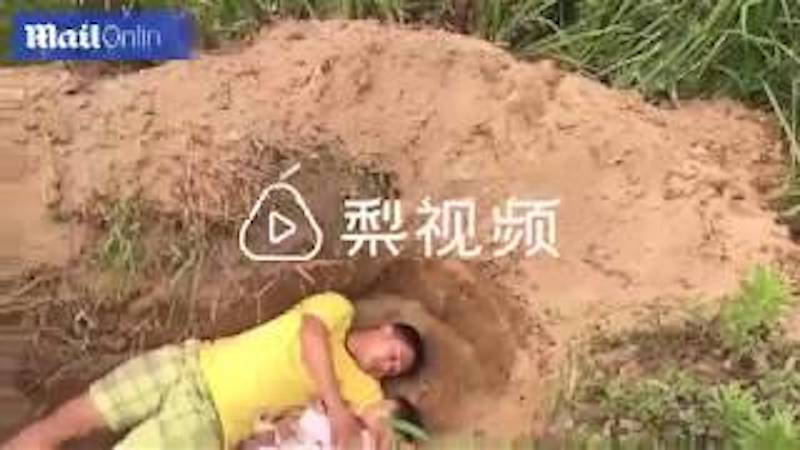 Heartbroken Father Digs Grave For His Critically Ill Daughter Because He Has No Money