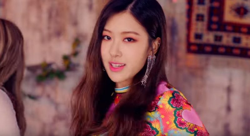 Kiwi Singer Becomes Huge K-Pop Star After Her Father’s Simple Suggestion