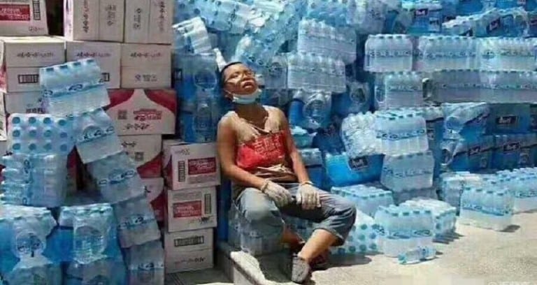 Hero Chinese Kid Sacrifices Summer Vacation to Help With Flood Relief