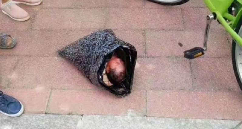 Chinese Mom Sends Baby Wrapped in Plastic to Orphanage Via Same-Day Delivery Service