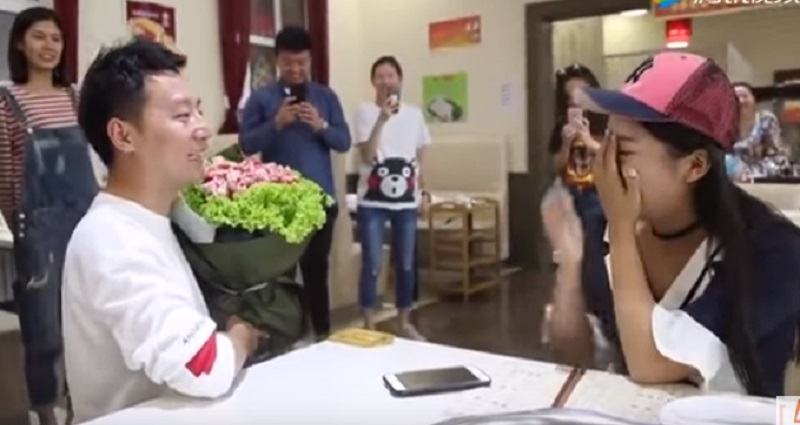 Chinese Man Proposes to His Beloved Girlfriend With a Bouquet of Beef ...