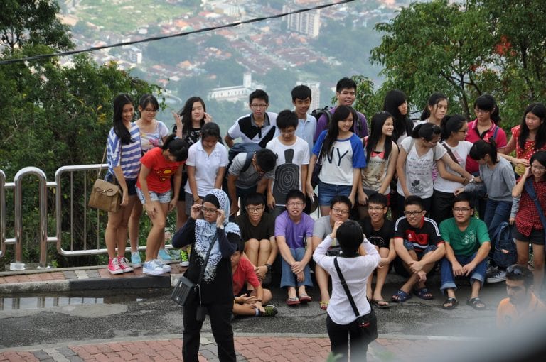 Chinese Tourists Given List on How to Behave By Embassy Officials in Singapore