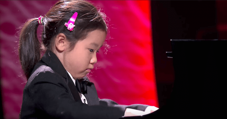 Chinese Piano Prodigy Wows Netizens With Epic Performance on Australian Talent Show
