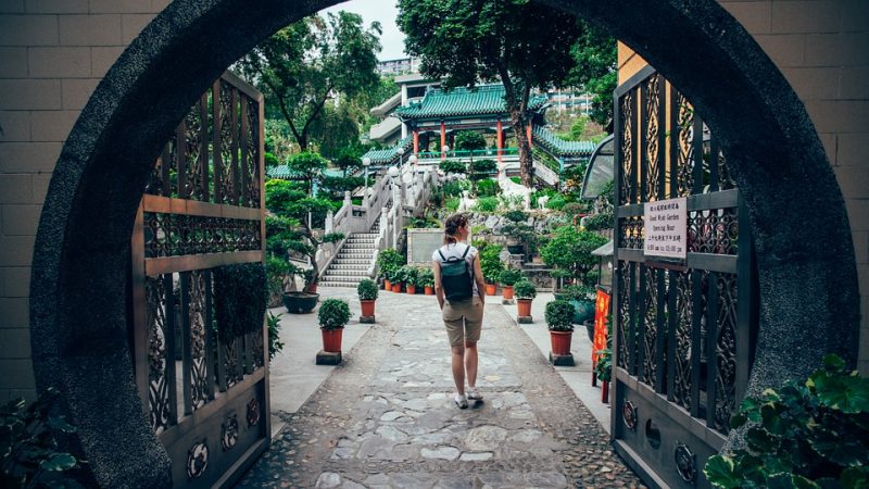 caucasian tourist hong kong