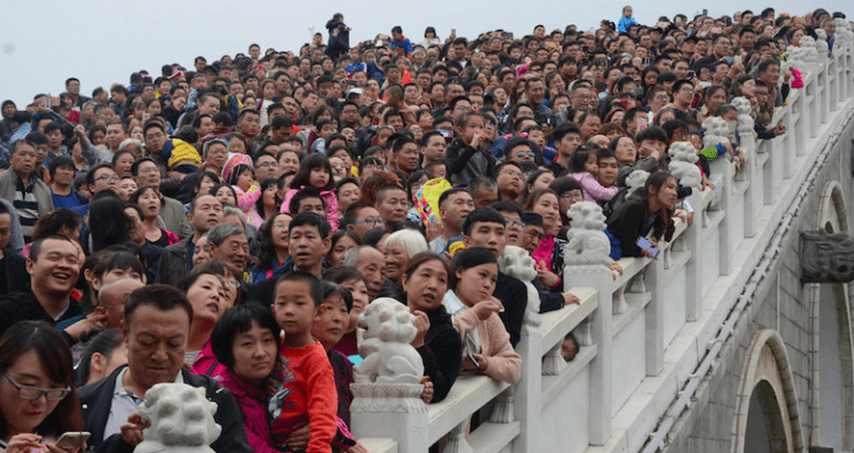 Photo of Chinese Tourists Go Viral After 1.4 Billion People Go on Vacation At the Same Time