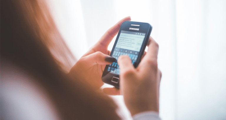 Woman Detained For 3 Days For Using Phone During Flight in China