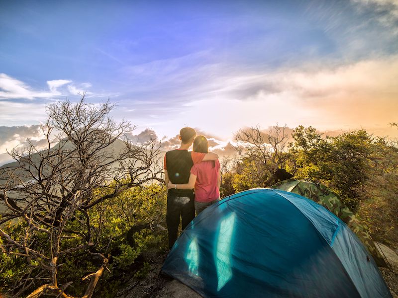 Malaysian Couple Takes Breathtaking Wedding Photos Inside an Active ...