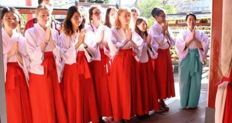 Japanese Shrine Offers to Dress Foreigners as ‘Maidens’, But Will Some Say Cultural Appropriation?