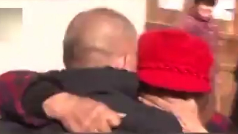 Wife With Severe Memory Loss Reunited With Husband and Kids 23 Years Later