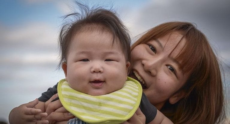 Japanese Husband Repays Wife for 6 Months’ Worth of Breast Milk and Hard Work