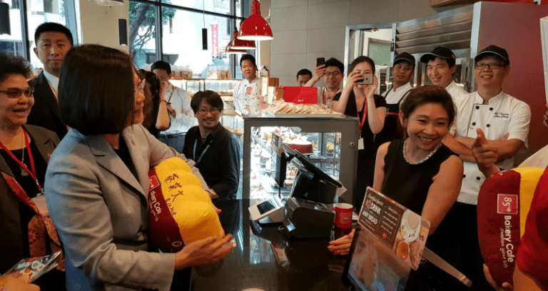 85°C Bakery in LA Outrages Chinese People After Serving Taiwan’s President During Visit