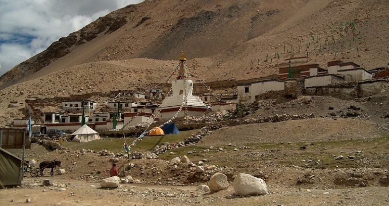 China Closes Mount Everest’s Base Camp Because Tourists Turned it Into a Dump