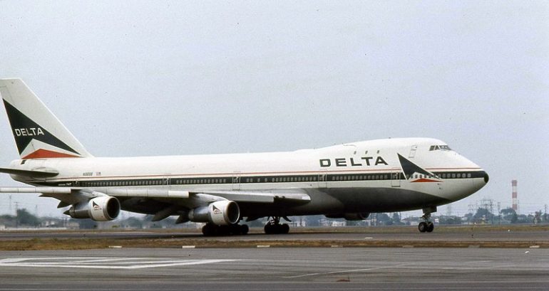 Two Teens Flying Alone Reportedly Kicked Off a Delta Flight Because of Their Peanut Allergy
