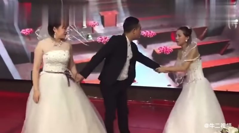 Grooms Ex Girlfriend Crashes His Wedding Dressed In A Bridal Gown 5782