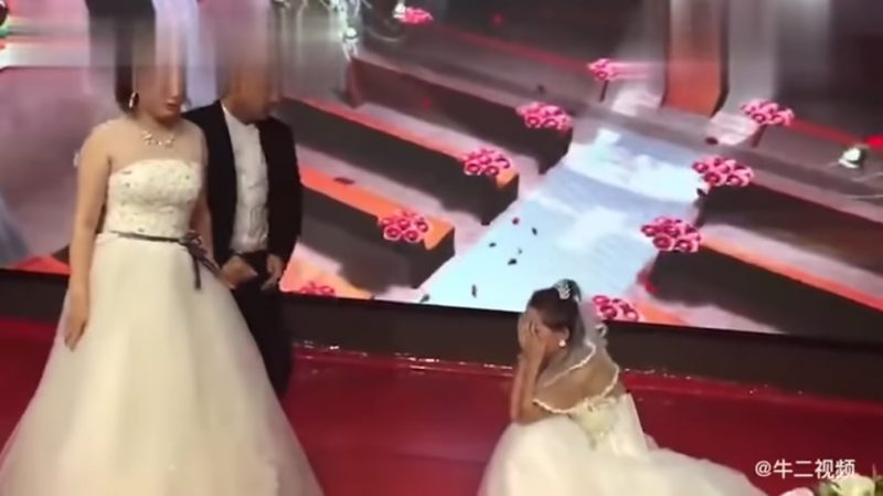 Grooms Ex Girlfriend Crashes His Wedding Dressed In A Bridal Gown 8943