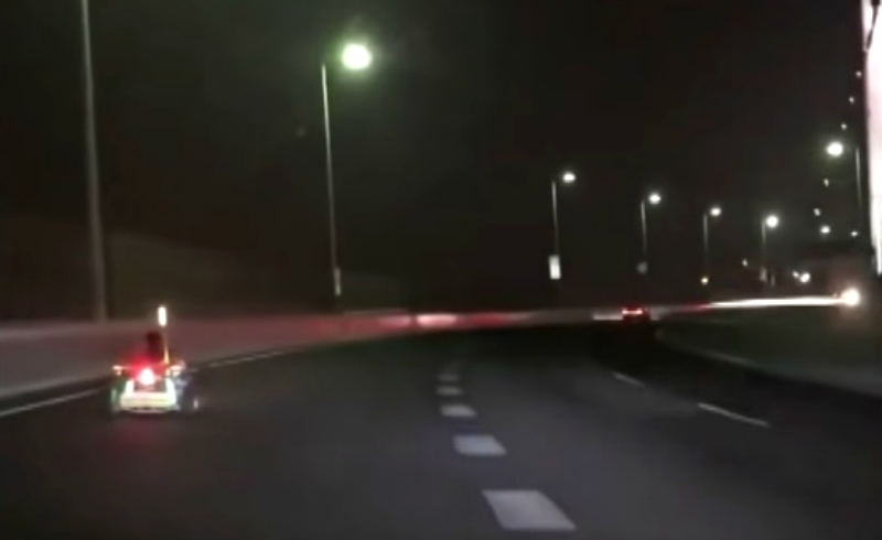 A real-life “Mario Kart” that sped down a restricted highway and over the Rainbow Bridge in Tokyo is now being chased by local authorities.