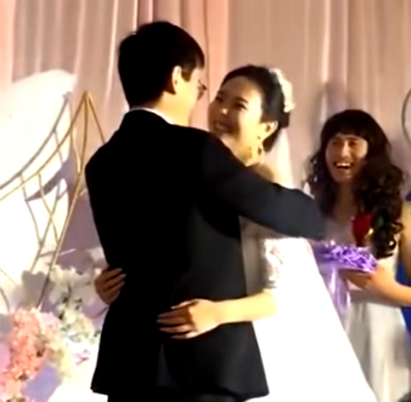 A video of a wedding in northern China showing a man dressed as a bridesmaid has caught the attention of eagle-eyed netizens on social media.