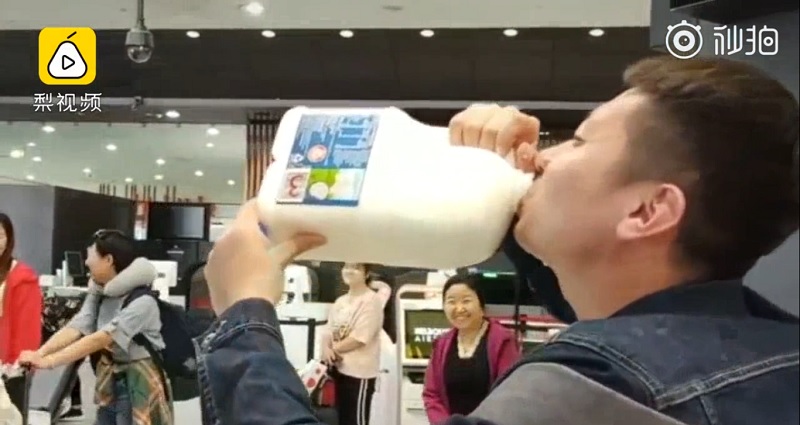 Chinese Man Chugs 2.5 Liters of Australian Milk When He Can’t Bring it on the Plane