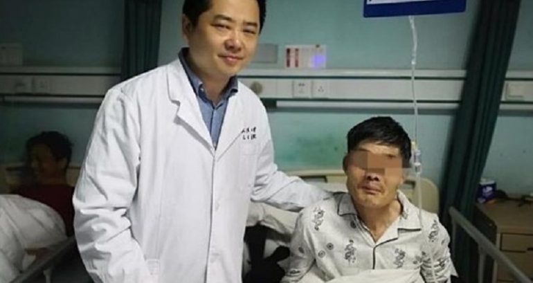 Drunk Chinese Man Throws Up a Throat Tumor, Swallows it Again