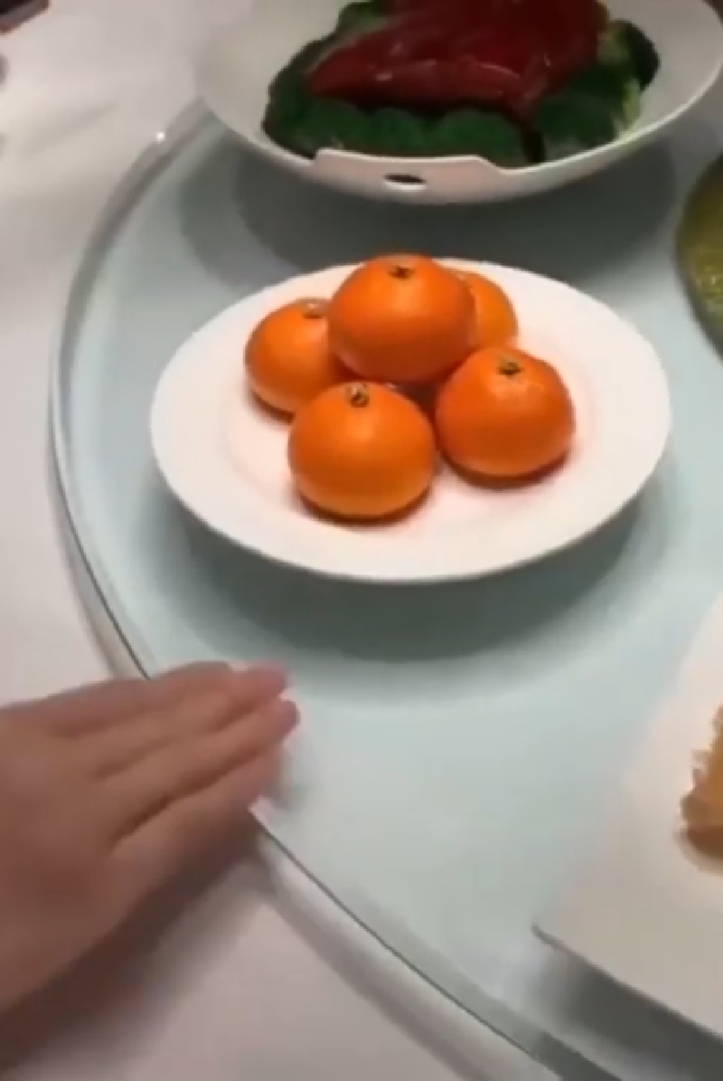 A baker from southern China is going viral on Chinese social media for her incredibly realistic, fruit-like steamed buns that are blowing the minds of many netizens online.