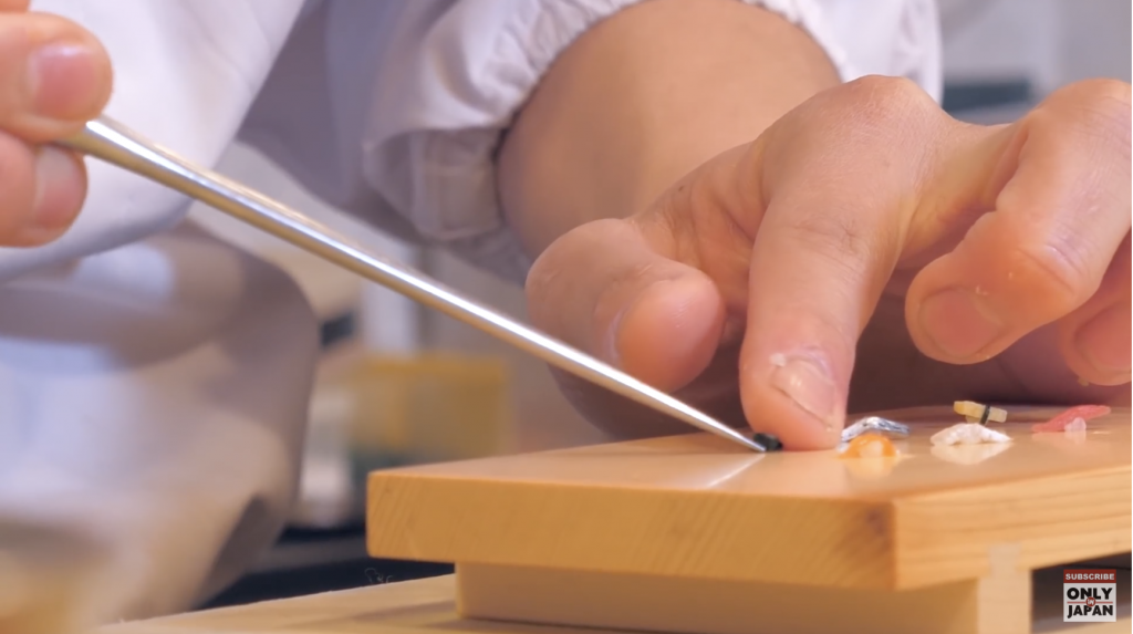 For those who want to try a bit of sushi but only have a very small appetite can head over to Takasago Sushi in Japan for their micro eight piece nigiri sushi set.