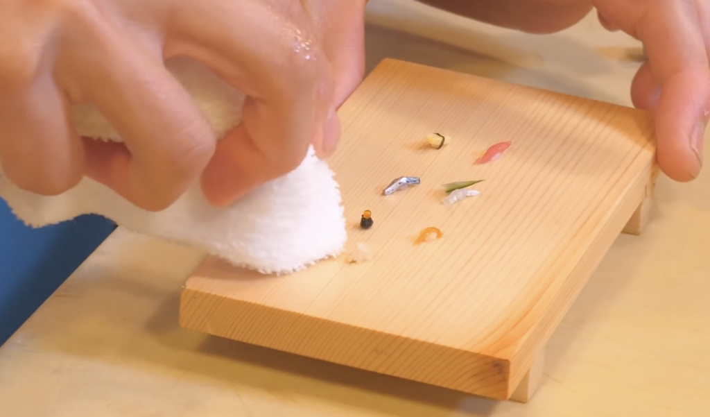 For those who want to try a bit of sushi but only have a very small appetite can head over to Takasago Sushi in Japan for their micro eight piece nigiri sushi set.