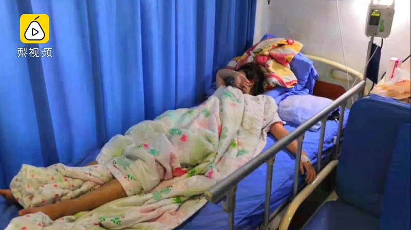 A teenage girl from China suffered a near-fatal condition after she performed 1,000 squats with her friend which resulted in both of them ending up in a hospital.