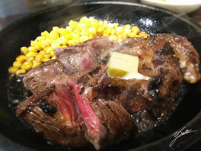 Japanese artist Yoshinobu Saito is going viral on Japanese social media for his incredibly realistic food art.