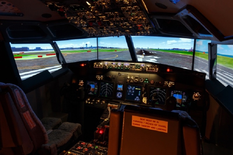 The Haneda Excel Hotel Tokyu, which is connected to the Haneda International Airport in Tokyo, has just unveiled a room equipped with a huge flight simulator as a form of entertainment for guests who want to experience what’s it like to be a pilot.