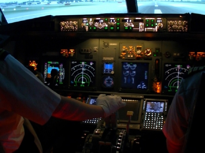 The Haneda Excel Hotel Tokyu, which is connected to the Haneda International Airport in Tokyo, has just unveiled a room equipped with a huge flight simulator as a form of entertainment for guests who want to experience what’s it like to be a pilot.
