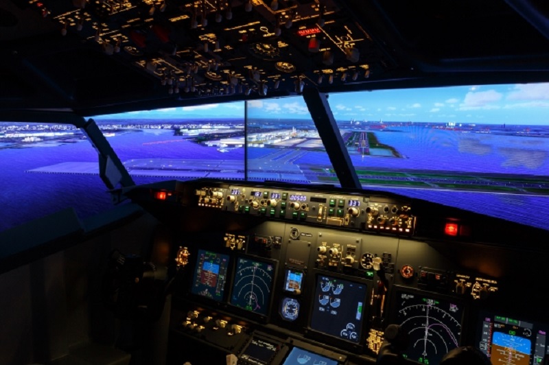 The Haneda Excel Hotel Tokyu, which is connected to the Haneda International Airport in Tokyo, has just unveiled a room equipped with a huge flight simulator as a form of entertainment for guests who want to experience what’s it like to be a pilot.