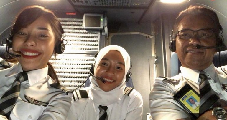 Malaysian Pilot Leaves 40-Year Career to Fly With His 2 Pilot Daughters at Another Airline