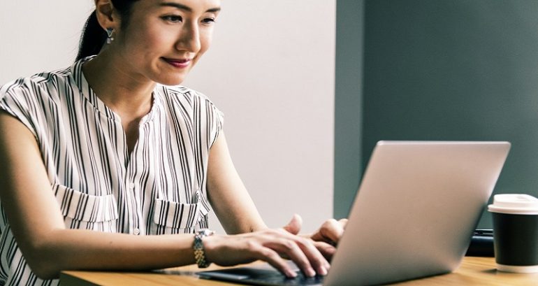 80% of Singaporeans Enjoy Being Workaholics, Survey Says