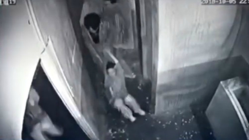 A woman has expressed gratitude to her group of male friends for saving her from a chainsaw “killer” at a “haunted” escape room in Shaanxi province last October.