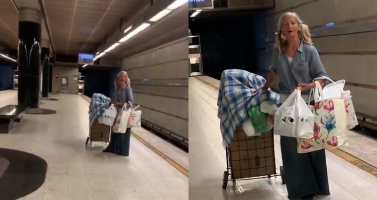 Koreatown Woman With Stunning Voice Serenades Passengers on Metro