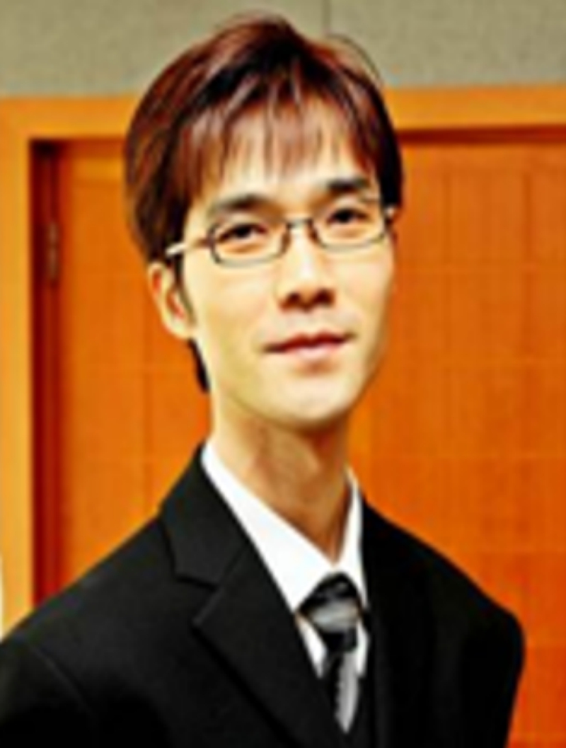 A South Korean scientist is helping to curb climate change by developing biodegradable plastic bags made of materials such as crab shells.