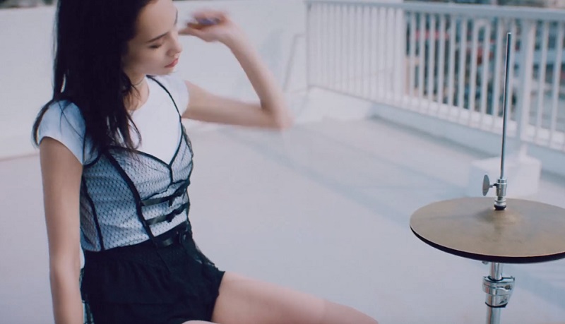 American-Japanese model Kiko designs “morning cleavage” bra for lingerie  brand Wacoal 【Video】