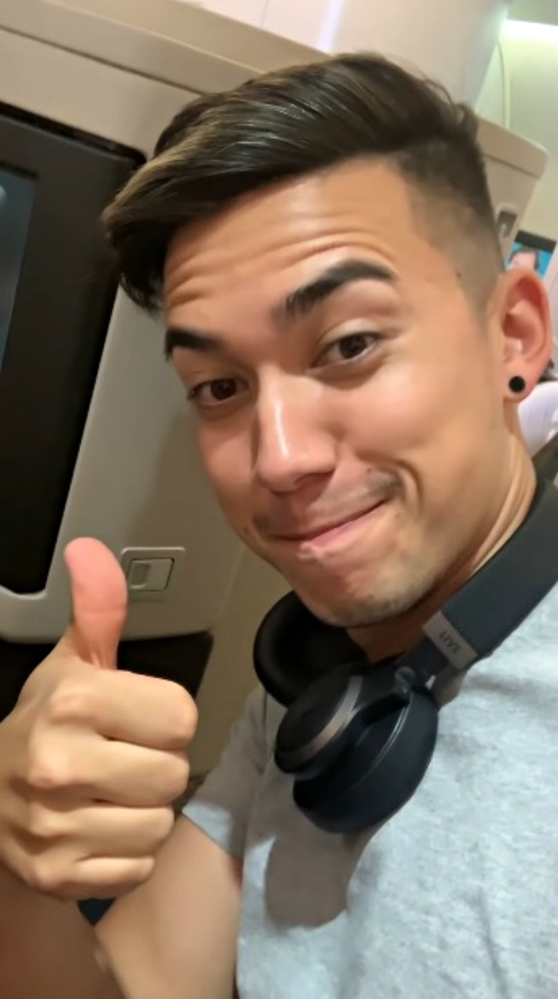 Youtuber Fakes Broken Ankle For Free Upgrade To Business Class On Flight